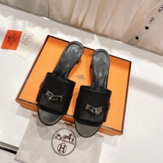 Louis Vuitton Slippers